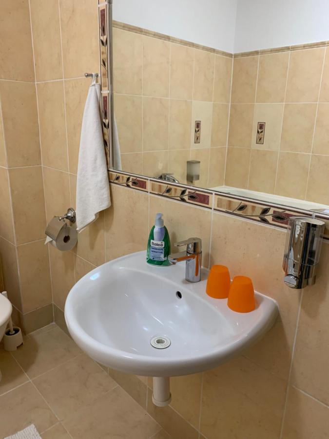 特尔纳瓦 假日旅馆酒店 外观 照片