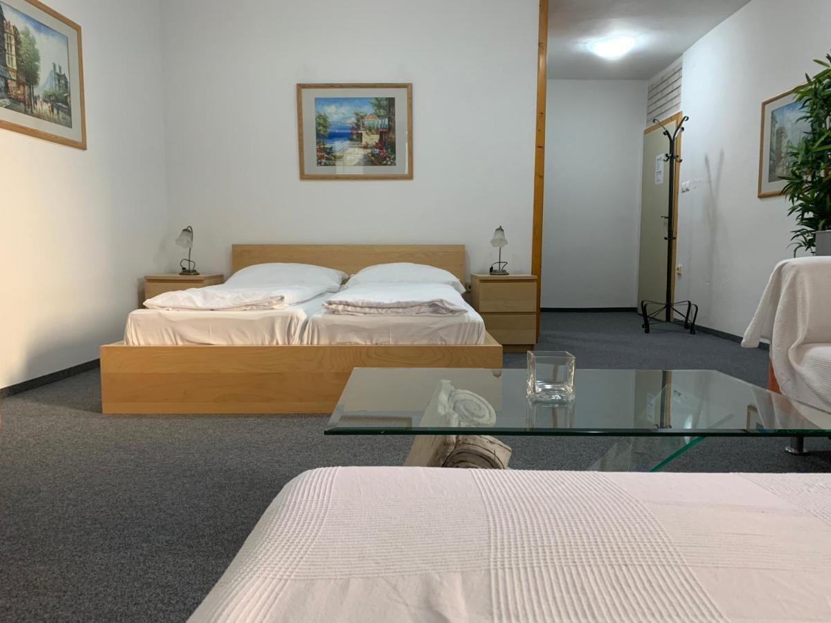 特尔纳瓦 假日旅馆酒店 外观 照片