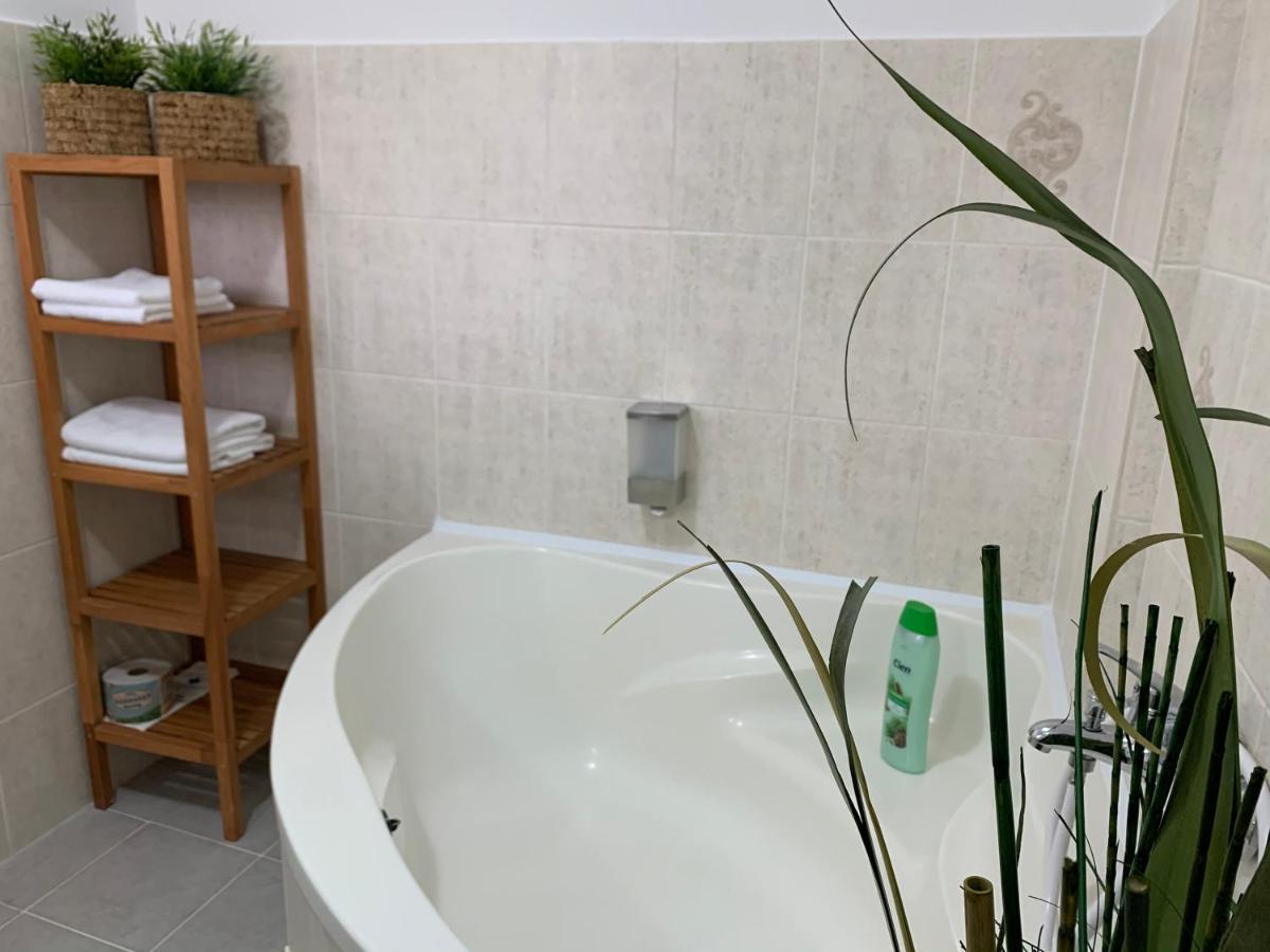 特尔纳瓦 假日旅馆酒店 外观 照片